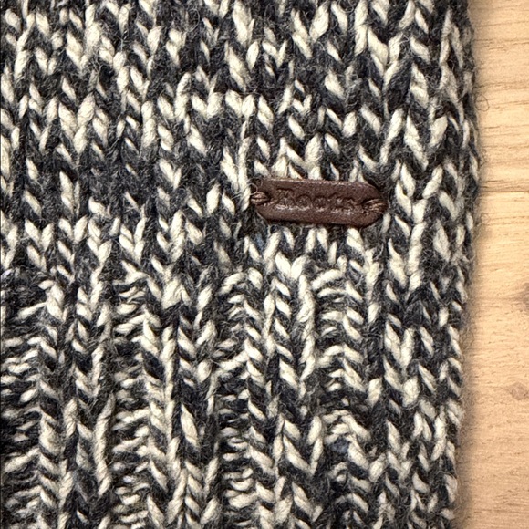 Roots Salt & Pepper Knit Sweater | 19” Chest | 23.5” Length | Cozy & Classic - Picture 5 of 5